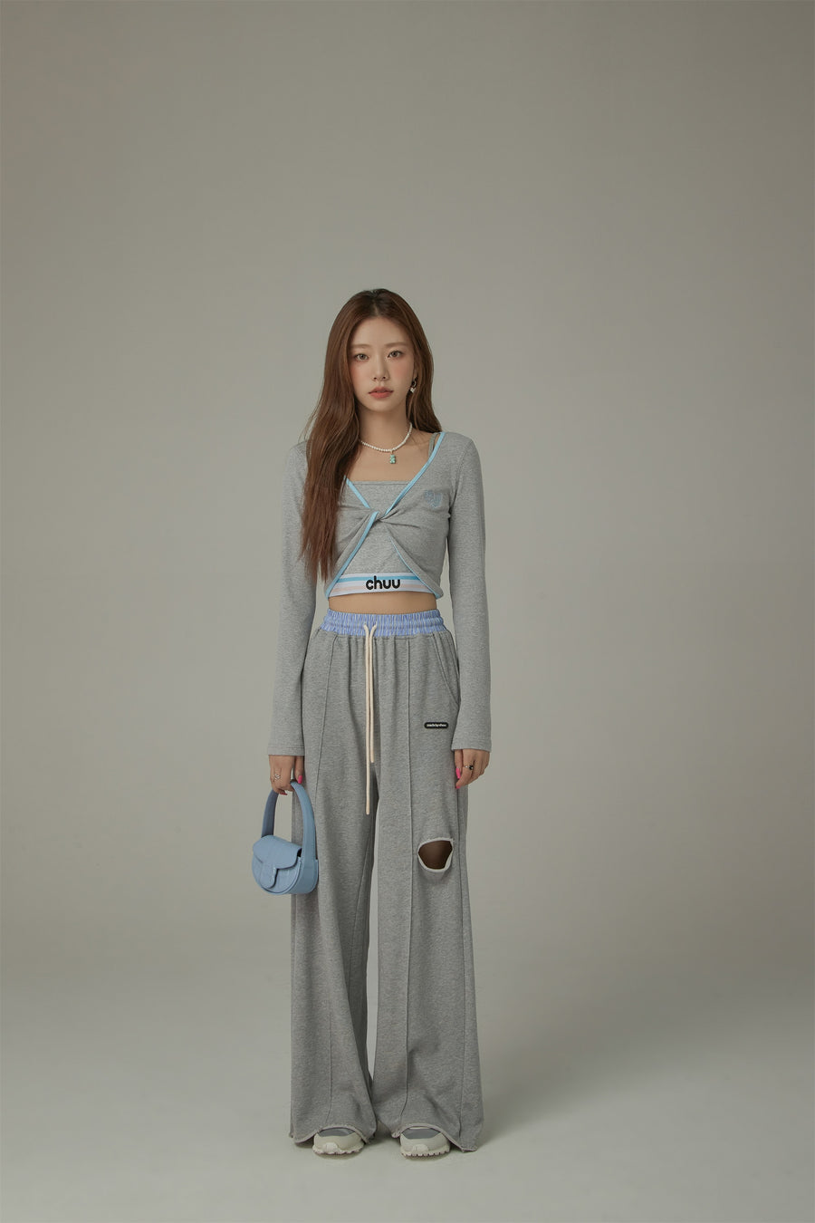 CHUU Embroidered Logo Twisted Cropped Cardigan