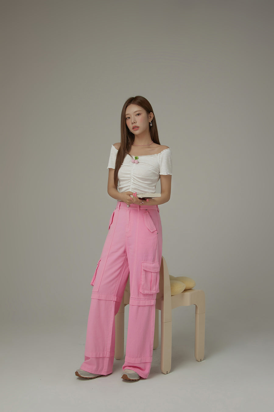 CHUU Crochet Cherry Front Shirring Knit Top