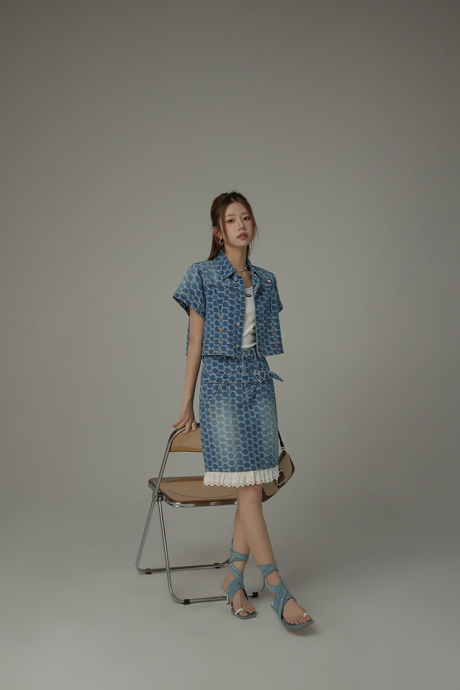 CHUU Heart Belted Lace Hem Shaped Pattern Denim Skirt