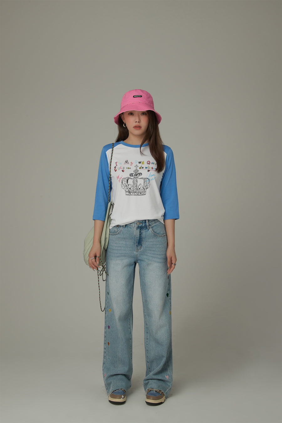 CHUU Contrast Color Crown T-Shirt