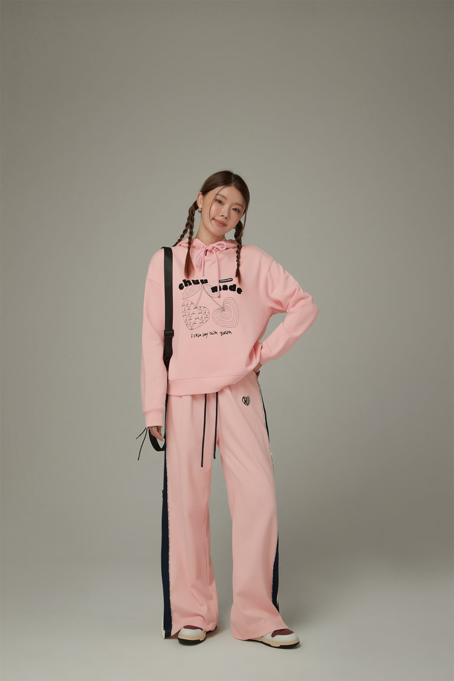 CHUU Heart Embroidered Wide Pants