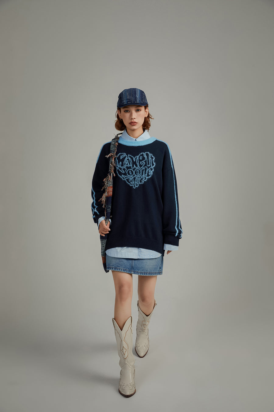 CHUU Heart Lettering Knit Sweatshirt