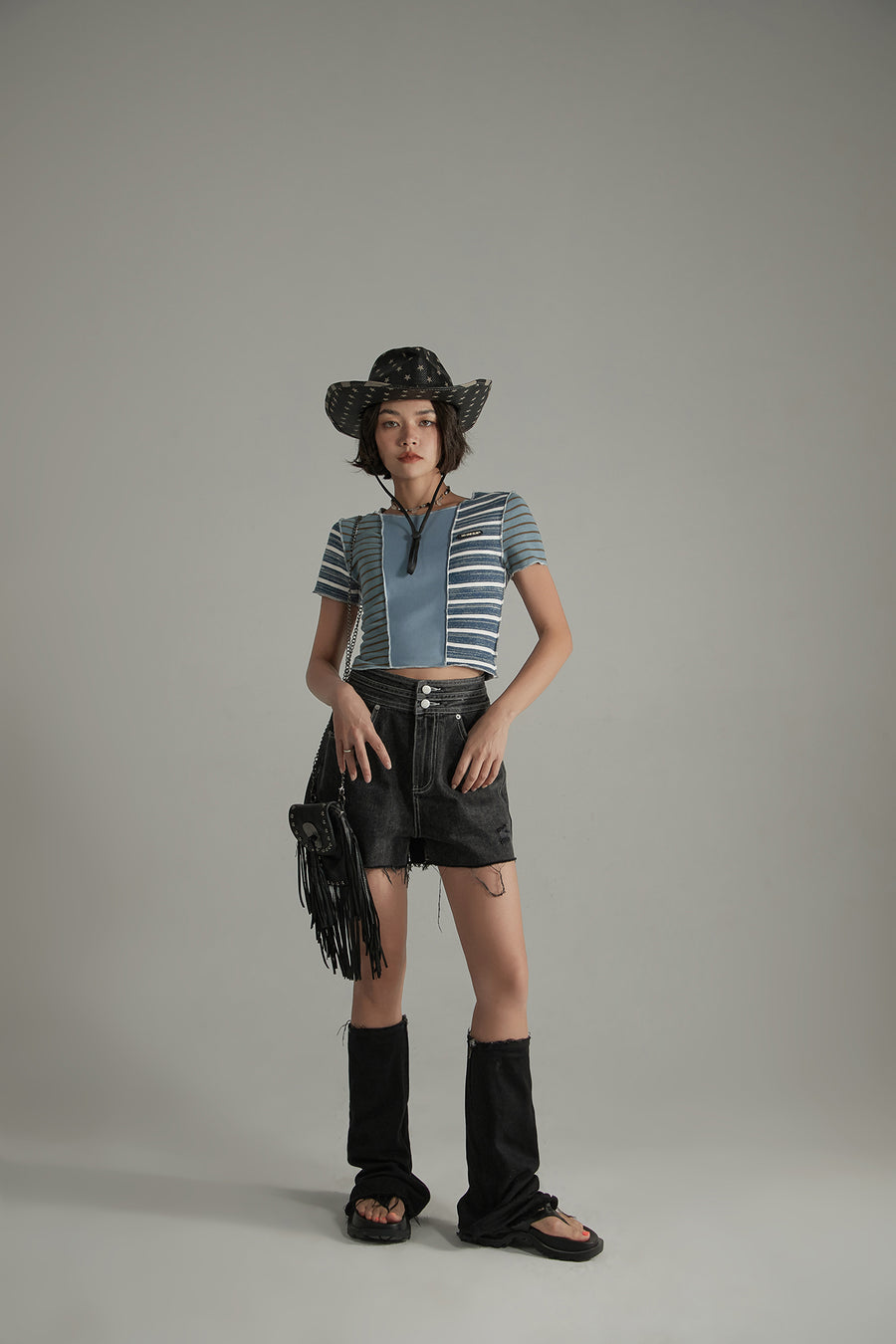 CHUU Contrast Striped Slim Cropped T-Shirt