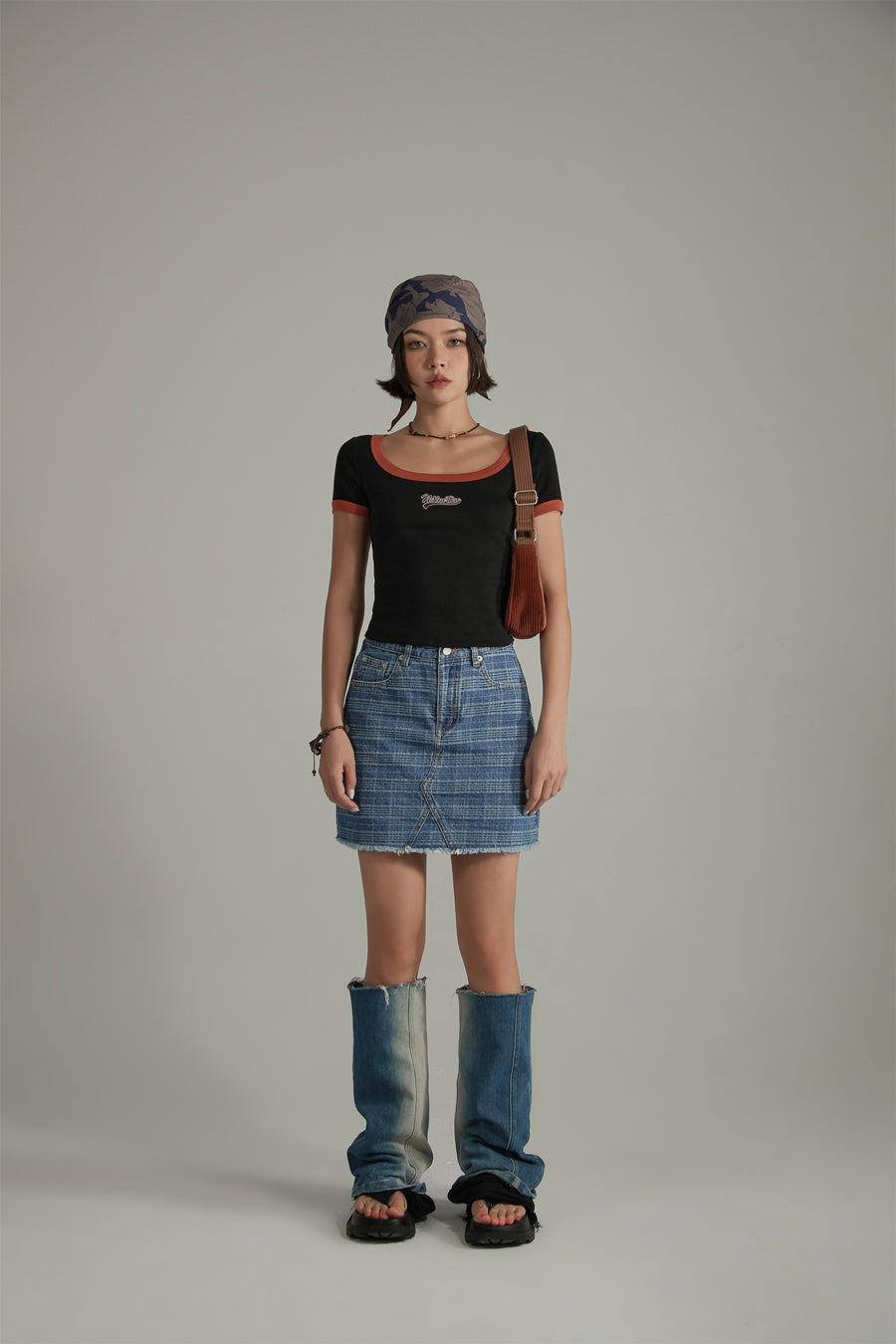 CHUU Checked Fringed Hem Denim Mini Skirt