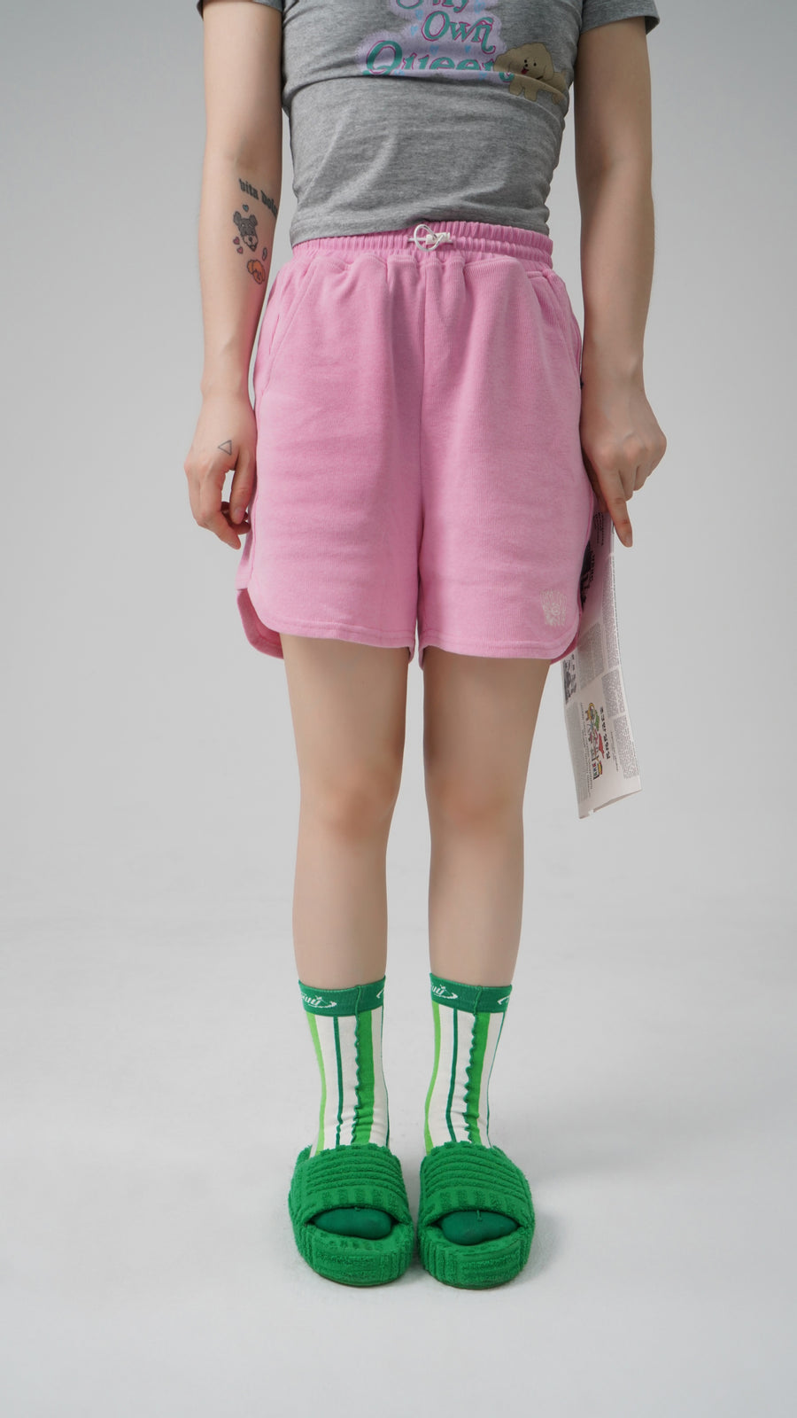 CHUU Logo Frilly Lined Ribbed High Socks