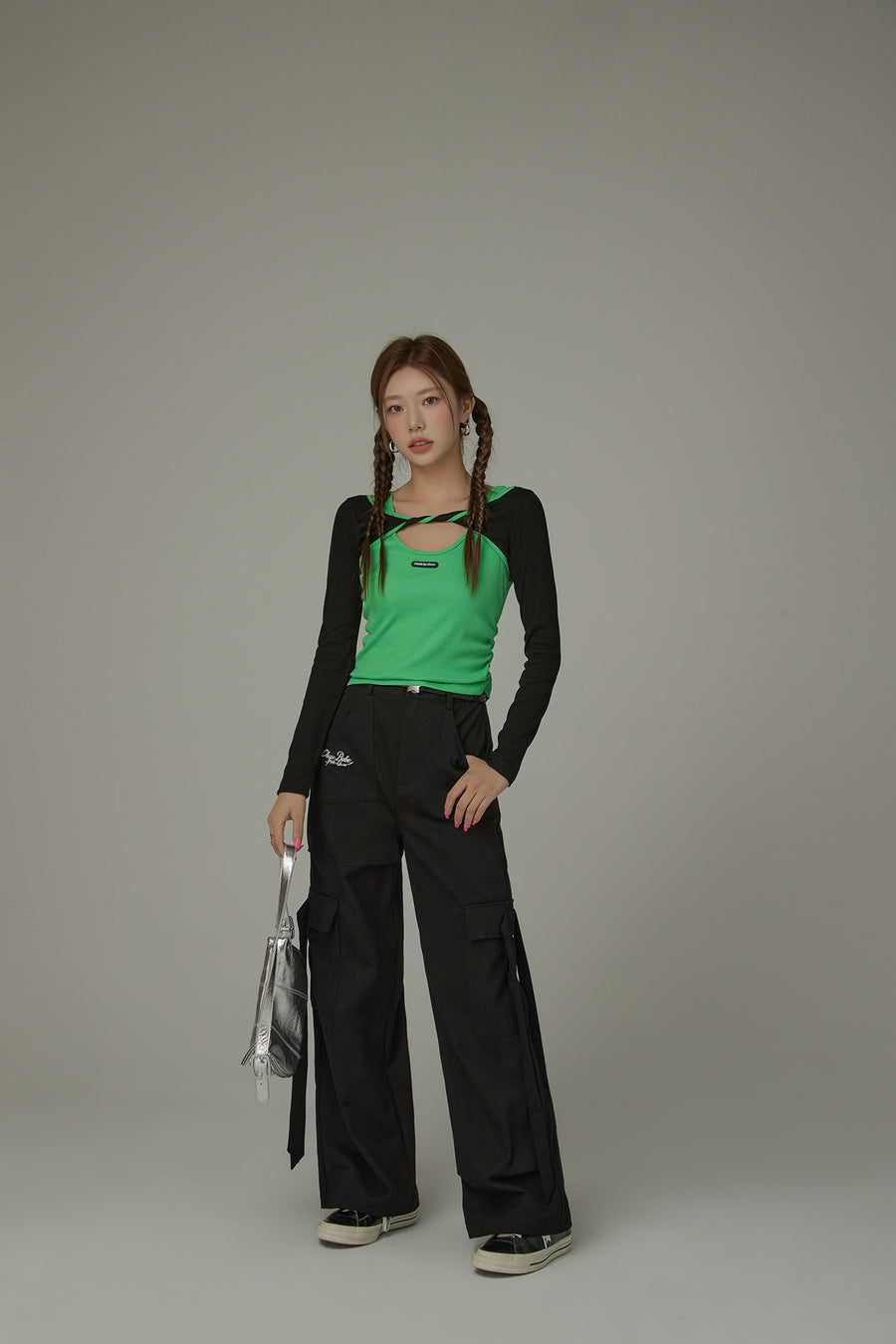 CHUU Trendy Wide Cargo Pockets Pants