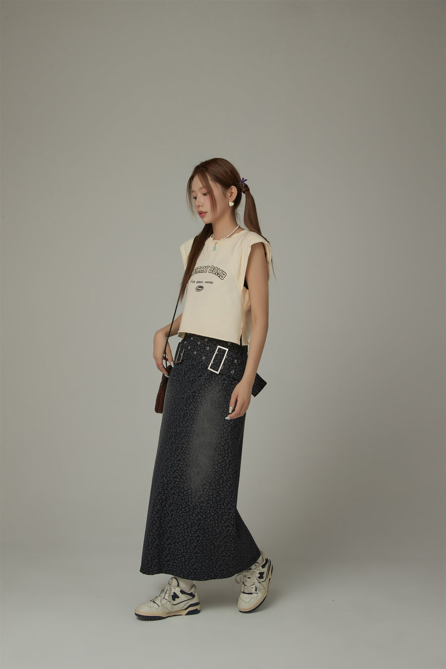 CHUU Belted Double Buckle Leopard Long Skirt