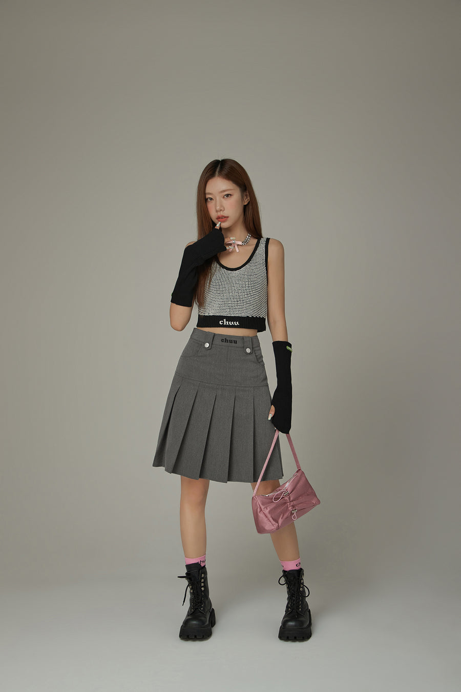 CHUU Logo Embroidered Pleated Skirt