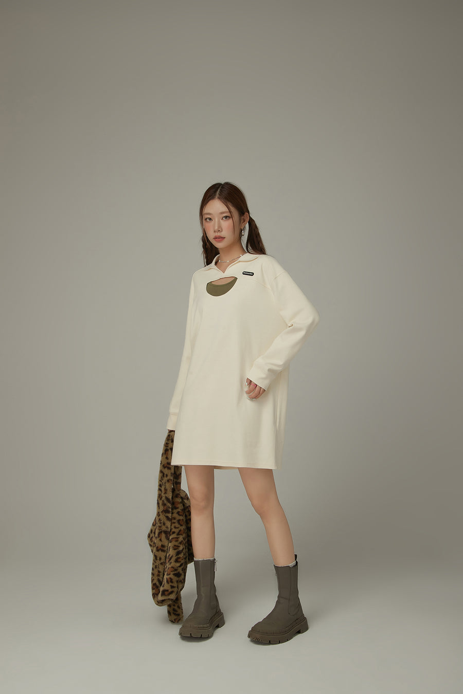 CHUU Open Collar Slit Dress