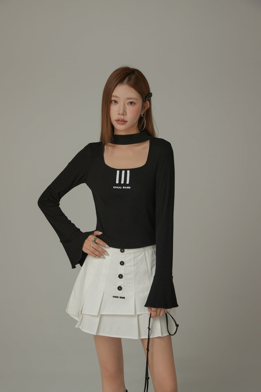 CHUU Front Cutout Choker Cropped Top