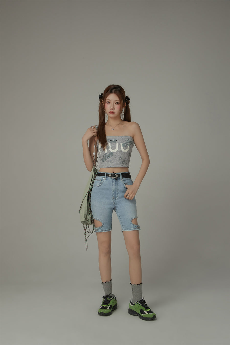 CHUU Side Cut Outs Denim Shorts