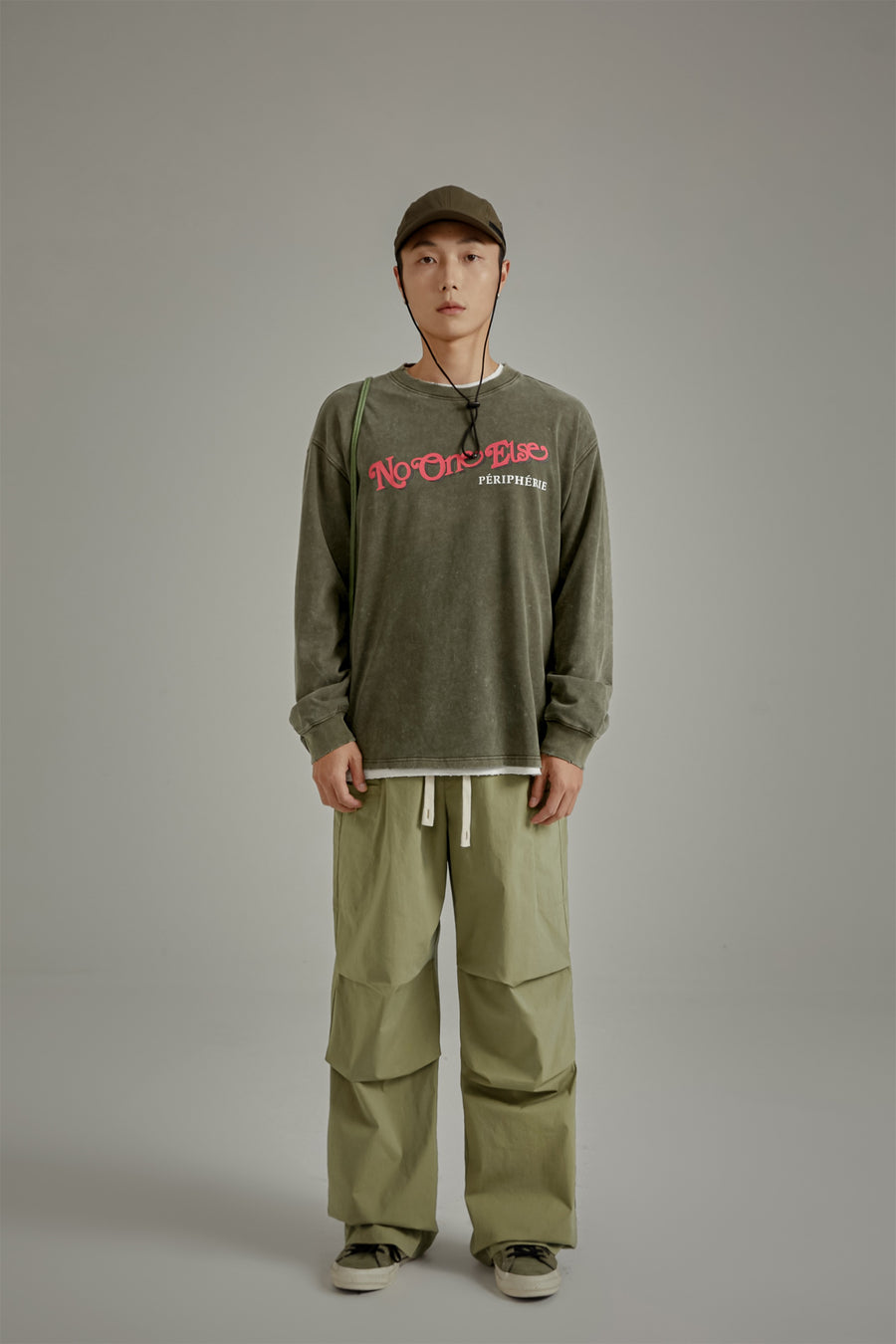 CHUU Solid Color Drawstring Casual Cargo Pants