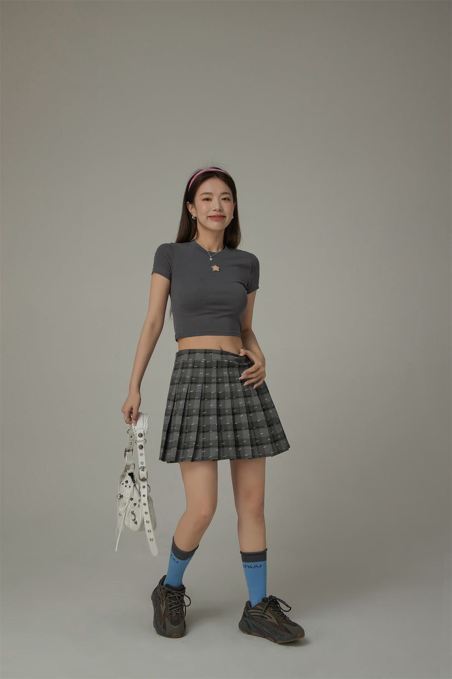 CHUU Basic Star Cut Out Short Sleeve Cropped T-Shirt