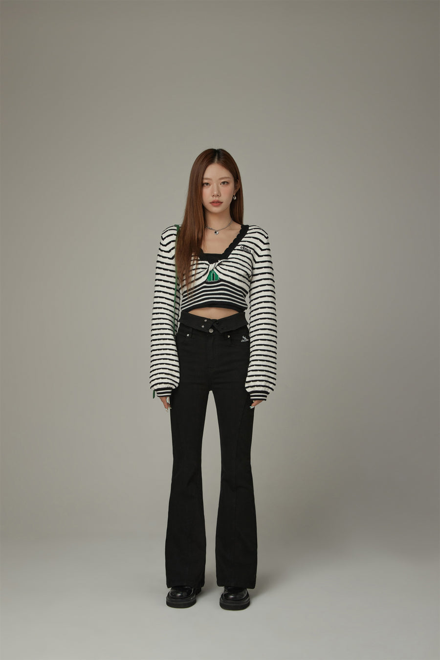 CHUU Logo Button Bootcut Jeans