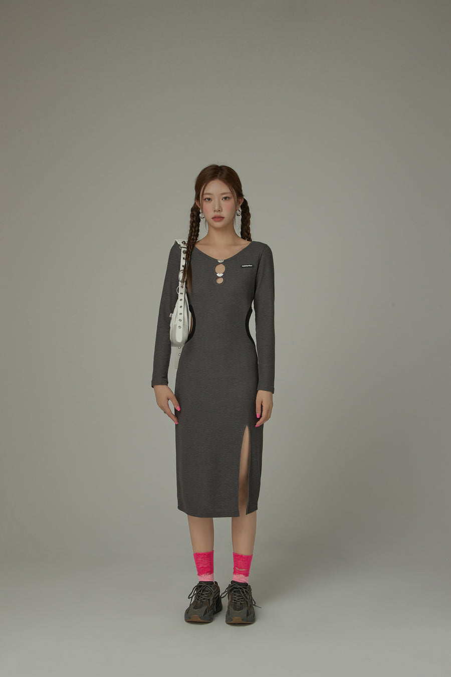 CHUU Cherry Color Distressed High Socks