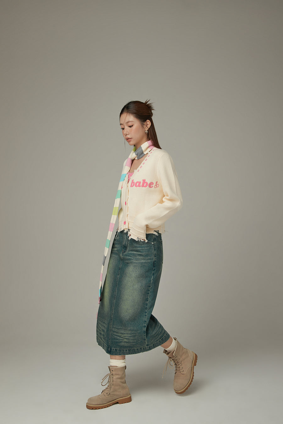 CHUU Logo Distressed Colored Knit Cardigan