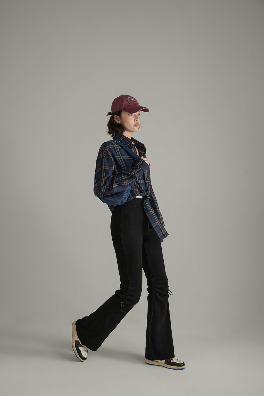 CHUU Shirring String Bootcut Pants