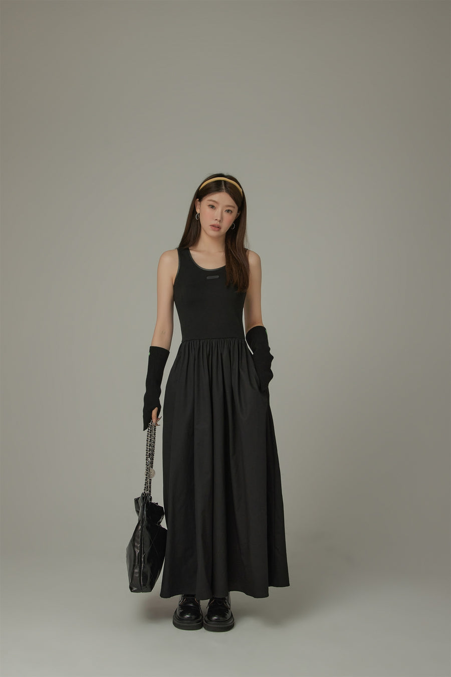 CHUU Back Cutout Sleeveless Layered Long Dress