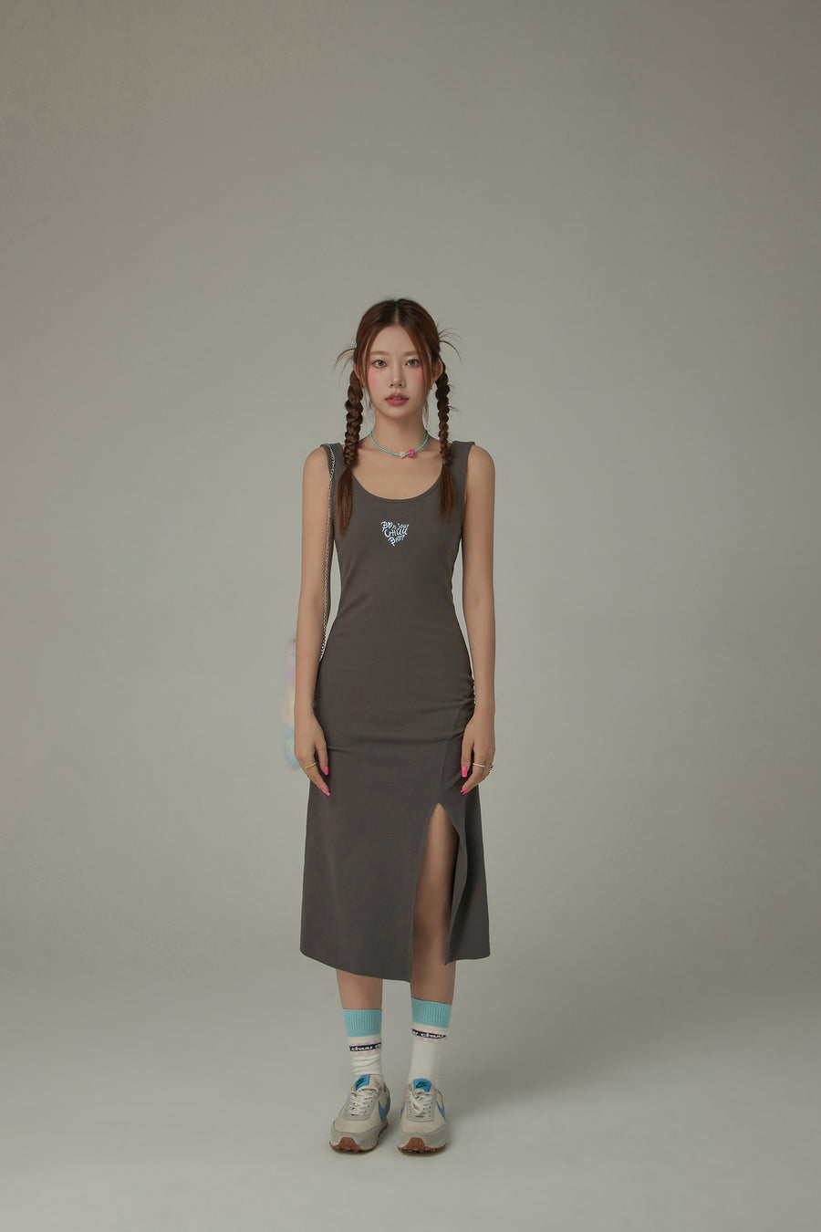 CHUU Logo Slit Sleeveless Slim Dress