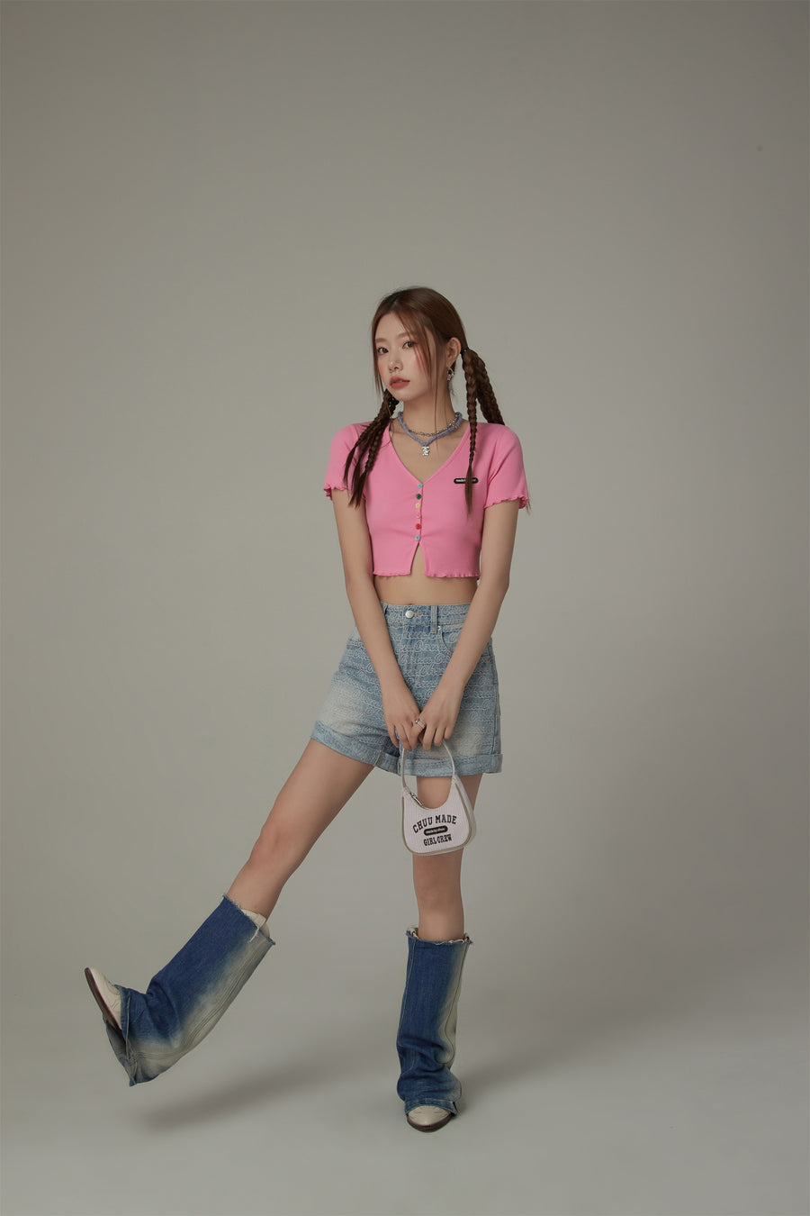 CHUU Rainbow Button Raw Hem Cropped T-Shirt