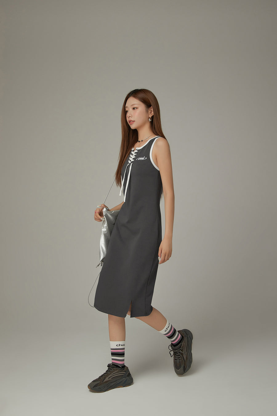 CHUU Lace Up Color Matching Sporty Long Dress