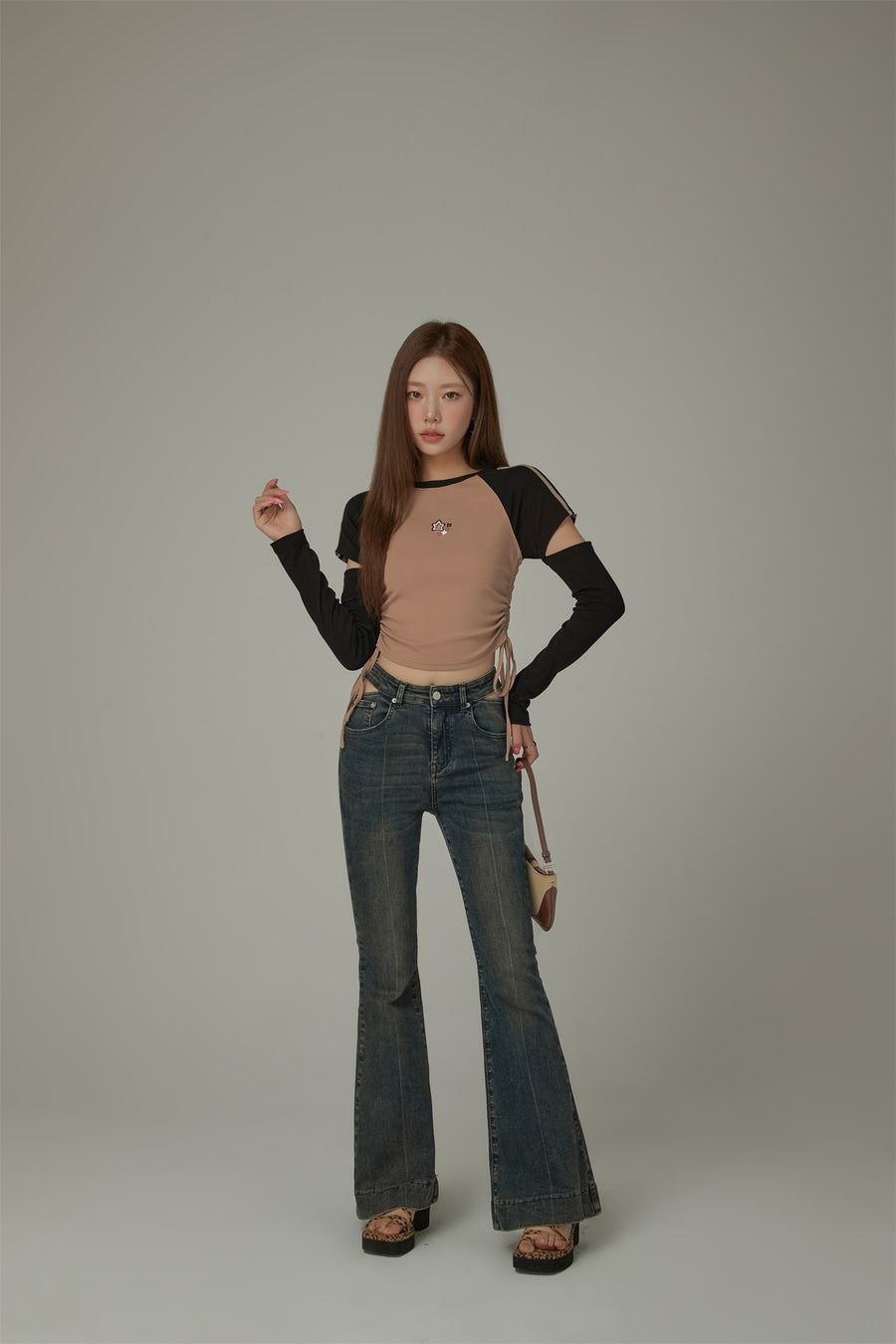 CHUU Star Logo Cutout Shirring Waist Long Sleeves Top