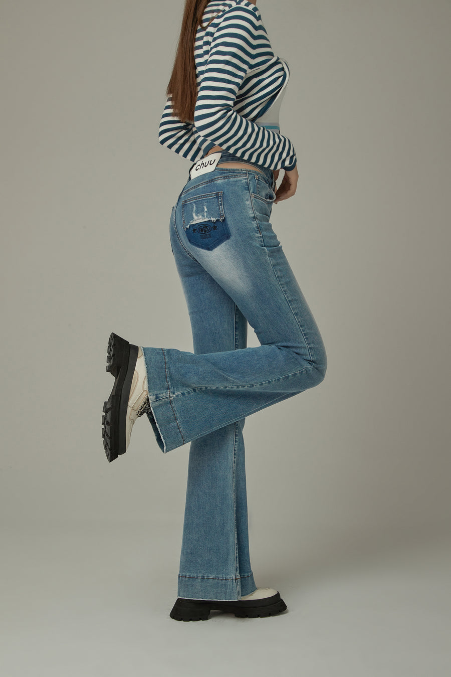 CHUU Ripped Pocket Cutout Waist Bootcut Jeans