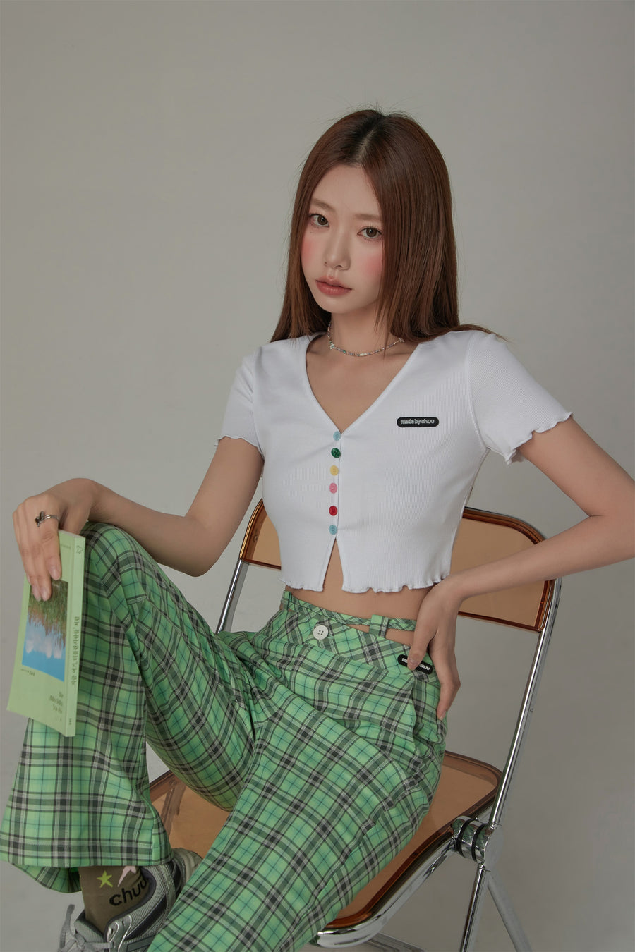 CHUU Rainbow Button Raw Hem Cropped T-Shirt