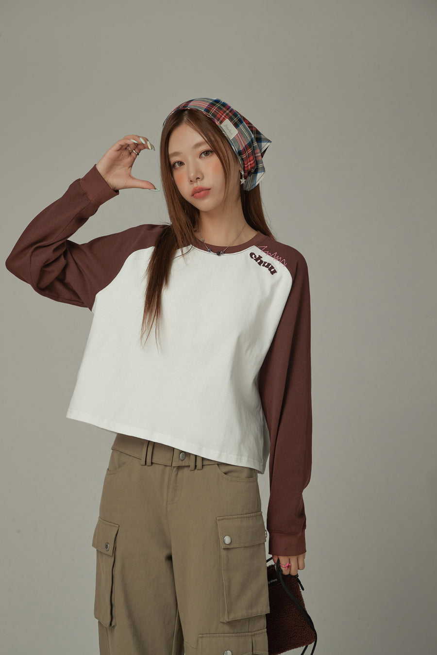 CHUU Two Toned Loose Fit Long Sleeve T-Shirt