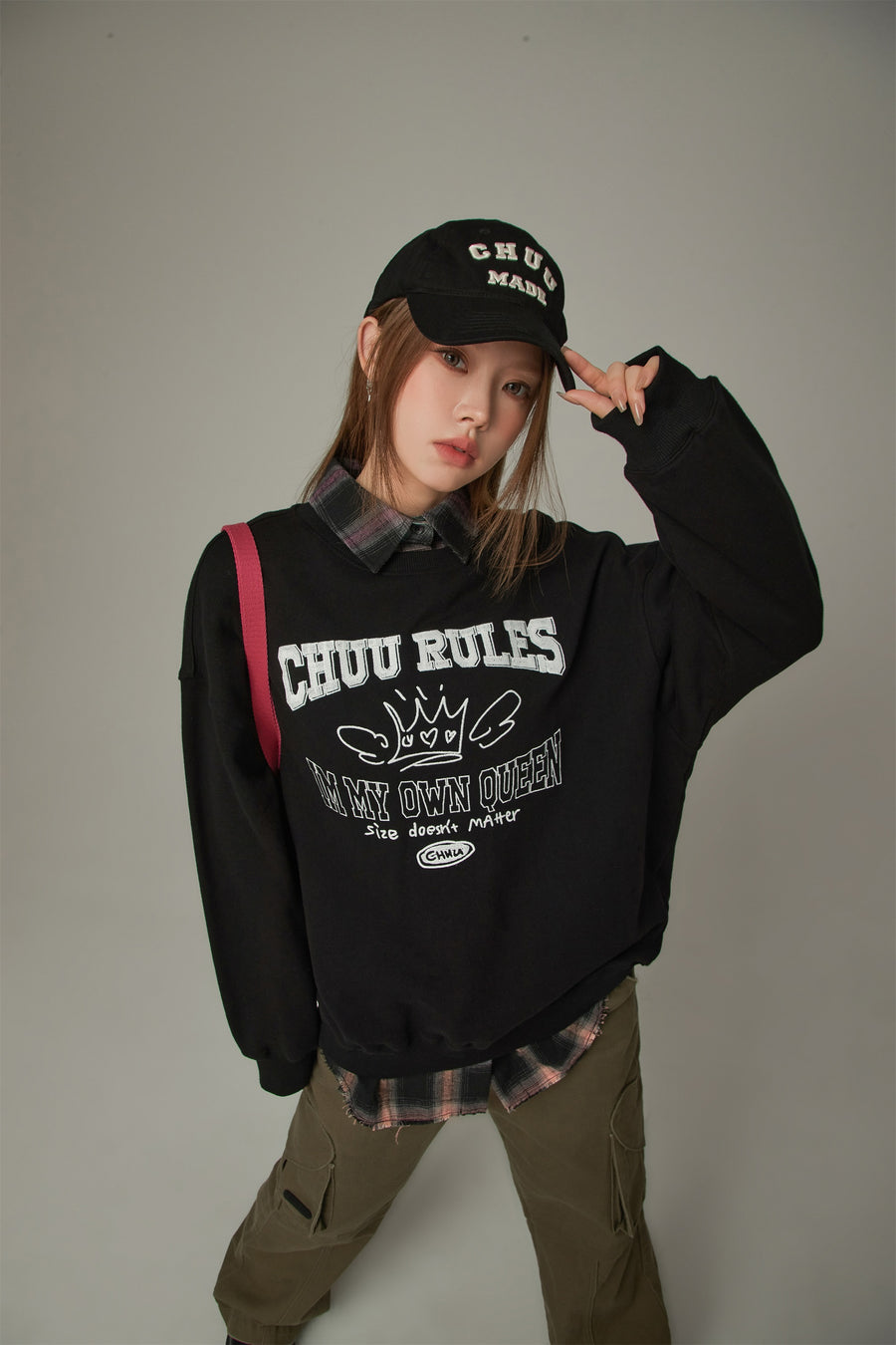 CHUU Be My Own Queen Lettering Loose Fit Sweatshirt