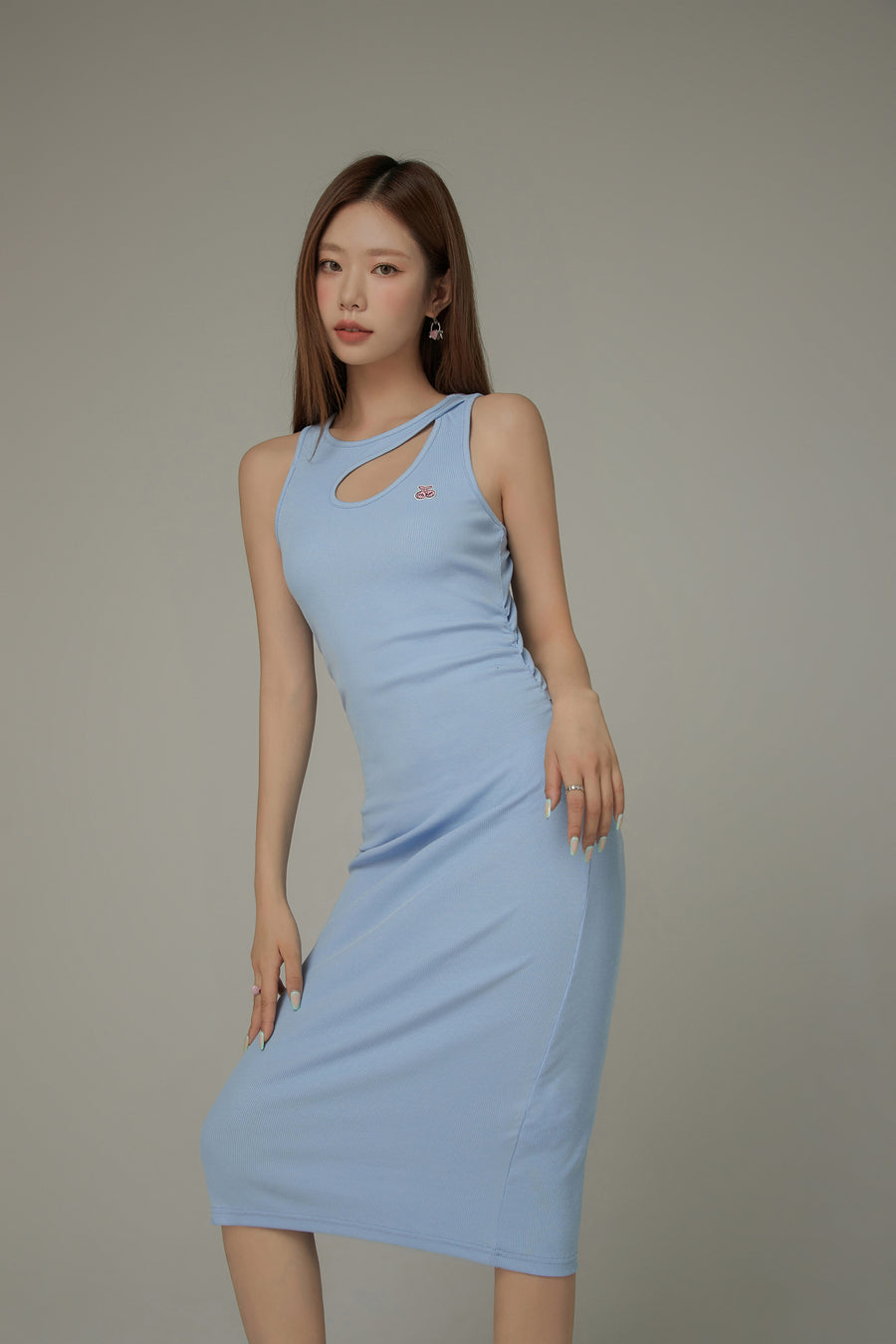 CHUU Front Cut Out Side Shirring Long Dress