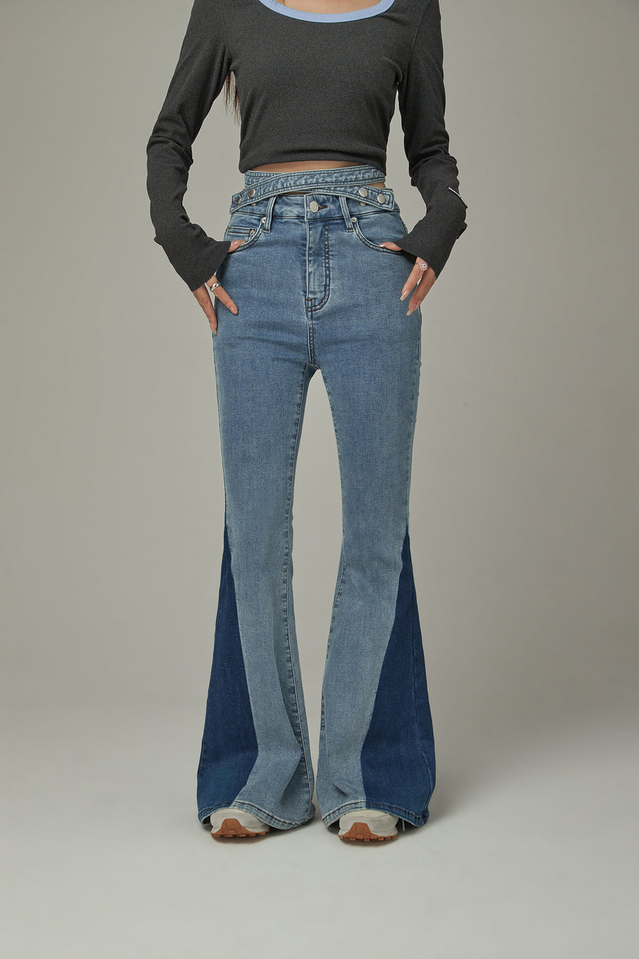 CHUU Criss Cross Belt Two Toned Bootcut Denim Pants