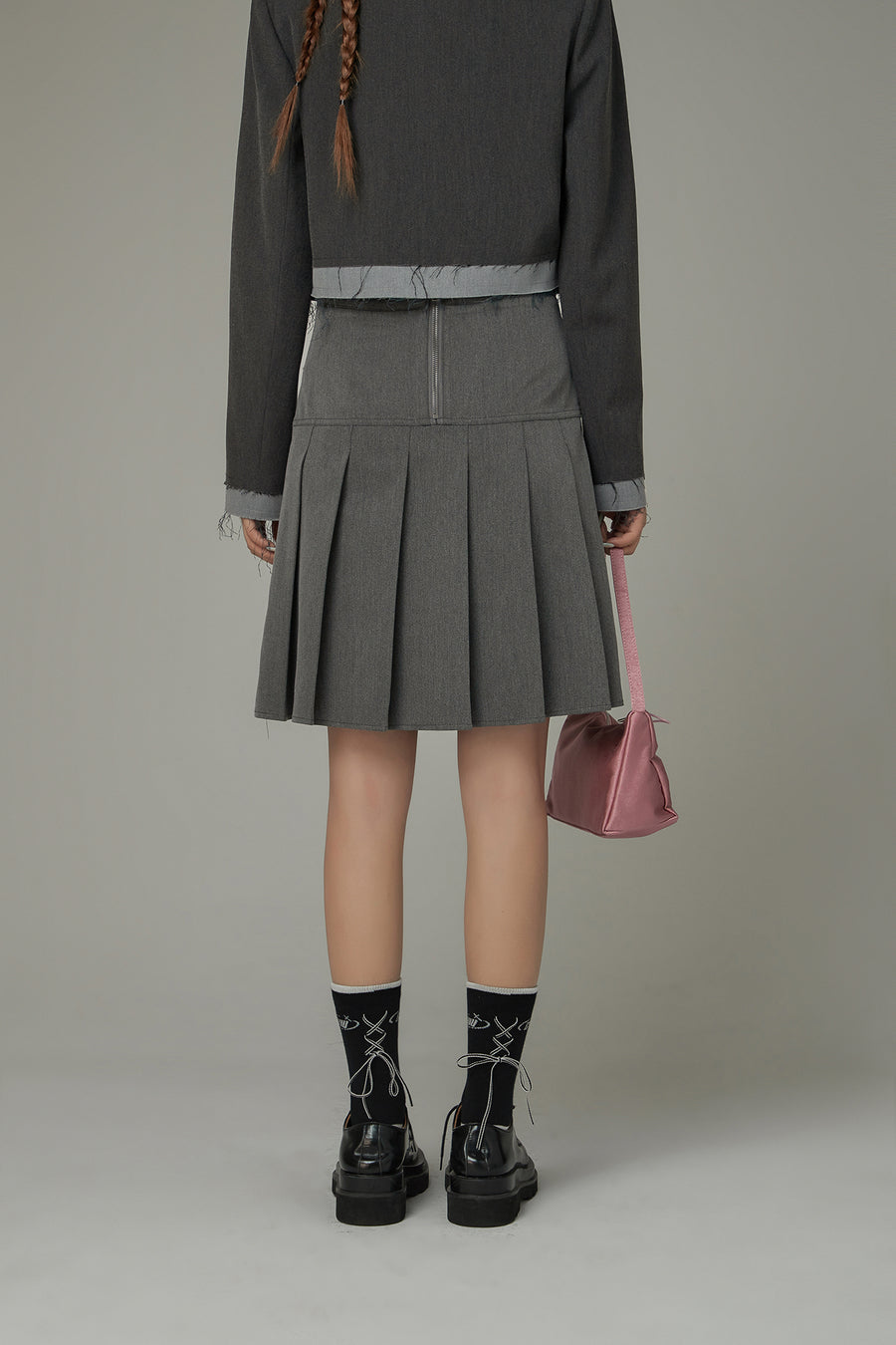 CHUU Logo Embroidered Pleated Skirt