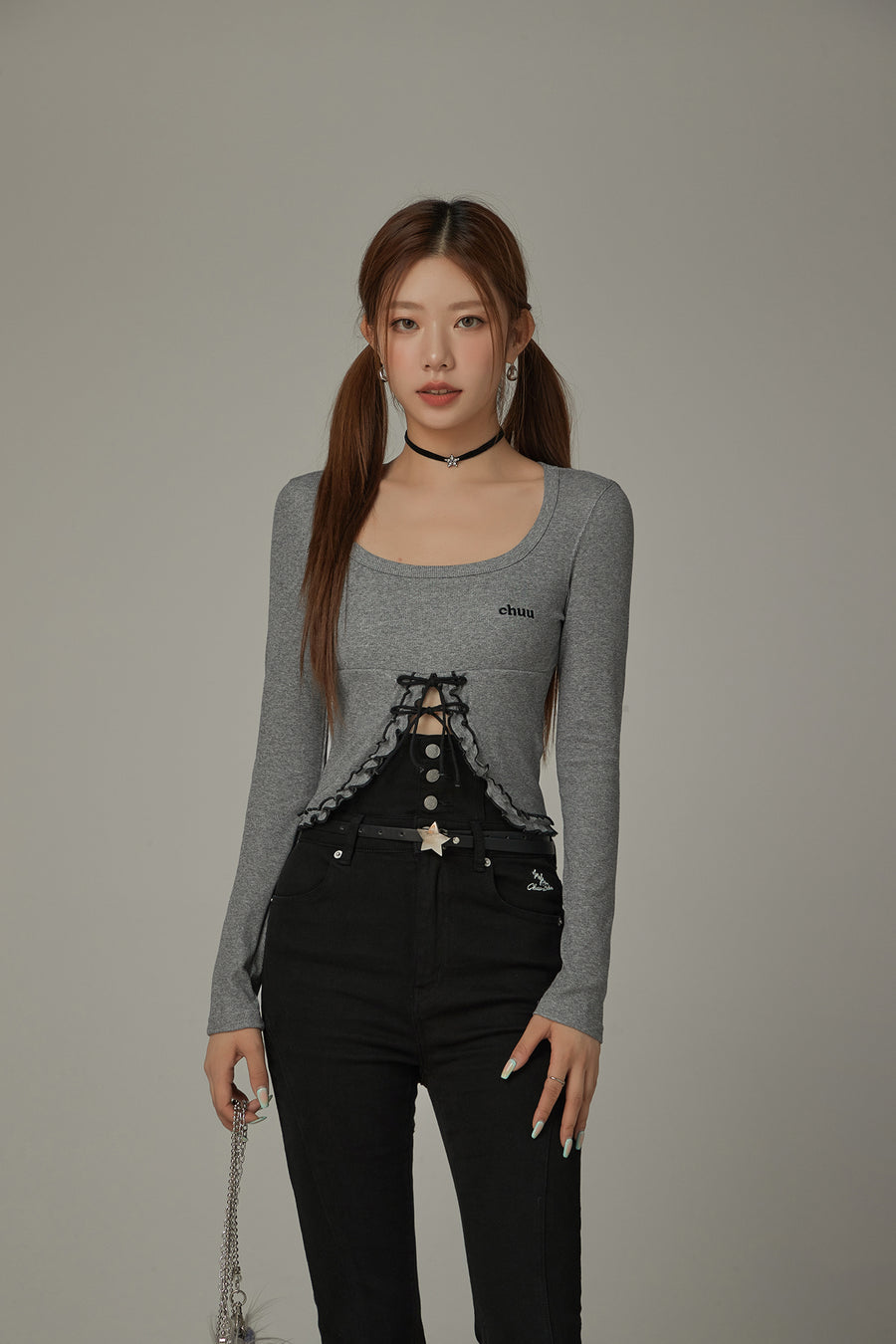 CHUU Ruffle Bow Lace Up Logo Slim Cropped T-Shirt