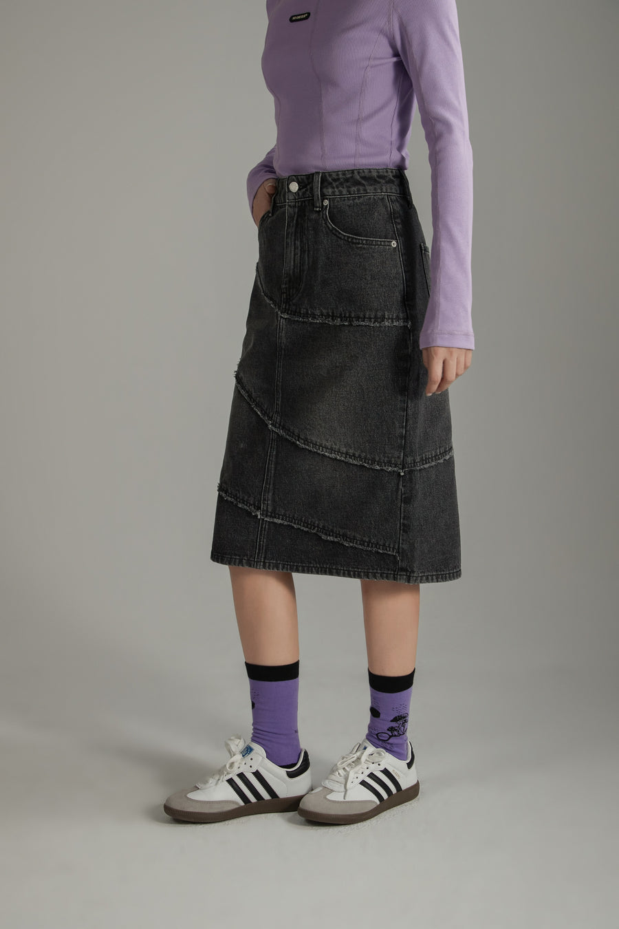 CHUU Diagonal Split Denim Skirt