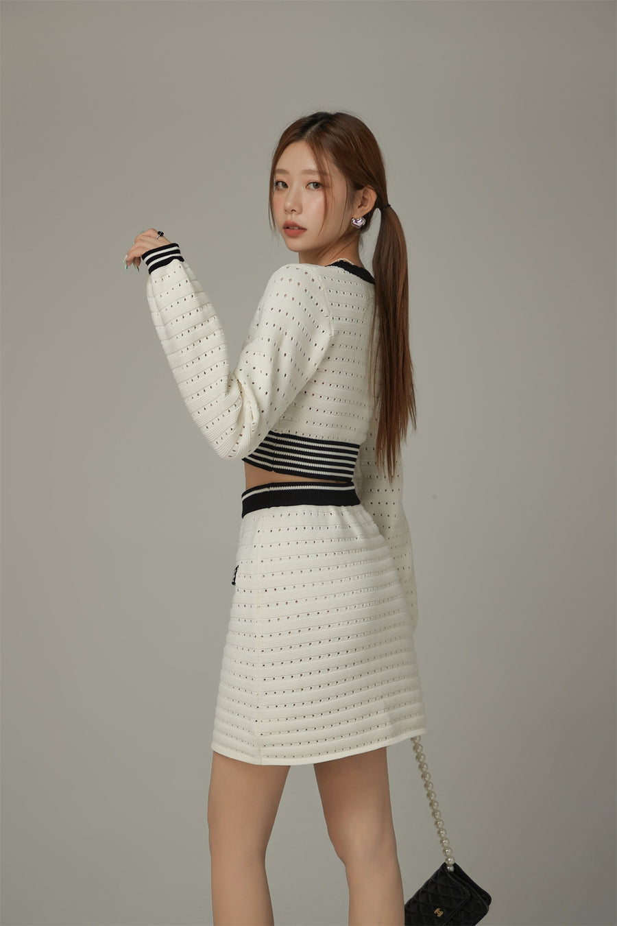 CHUU Twist Stripe Knit Crop Top