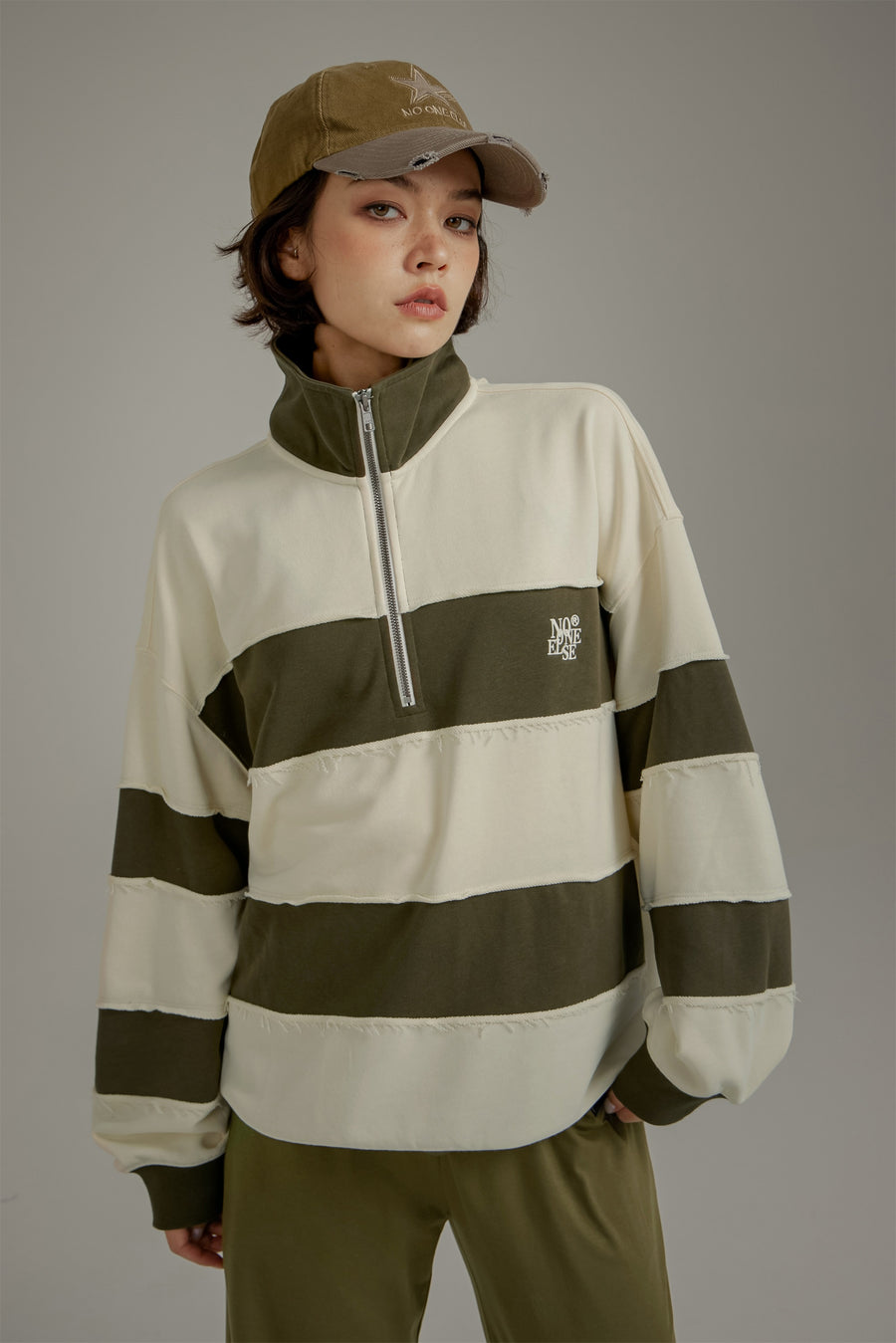 CHUU Half Zip-Up Color Striped Sweatshirt