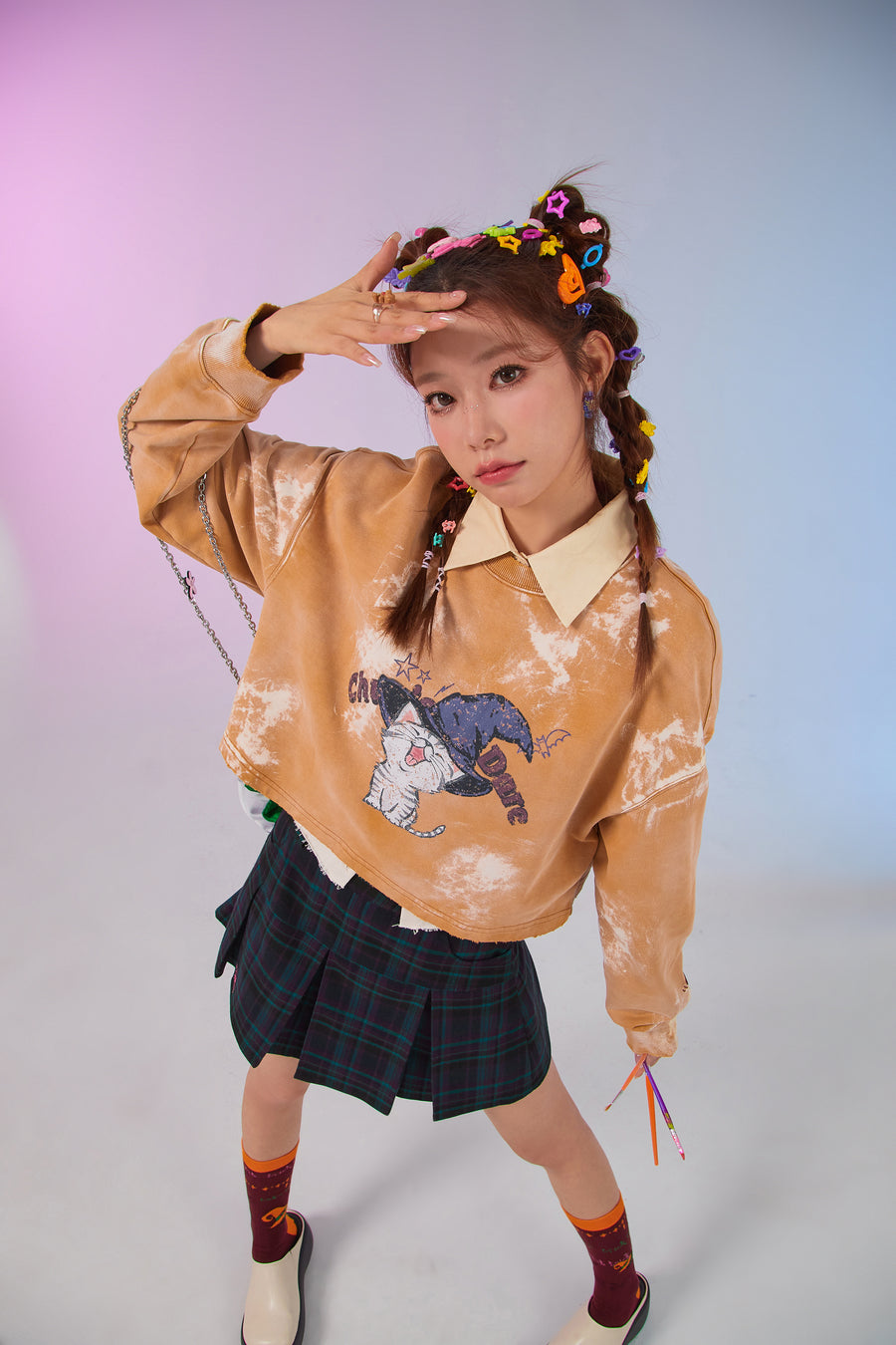 CHUU Witch Cat Color Sweatshirt