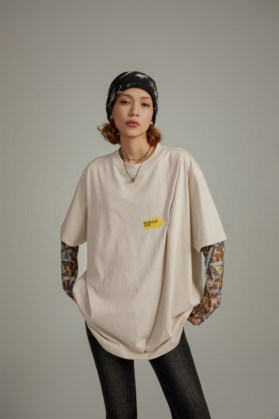 CHUU Logo Arrow Pinned Back Picture Boxy T-Shirt