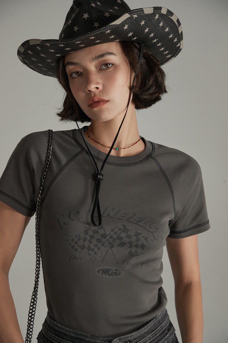 CHUU Noe Retro Sporty Stitched Printed T-Shirt