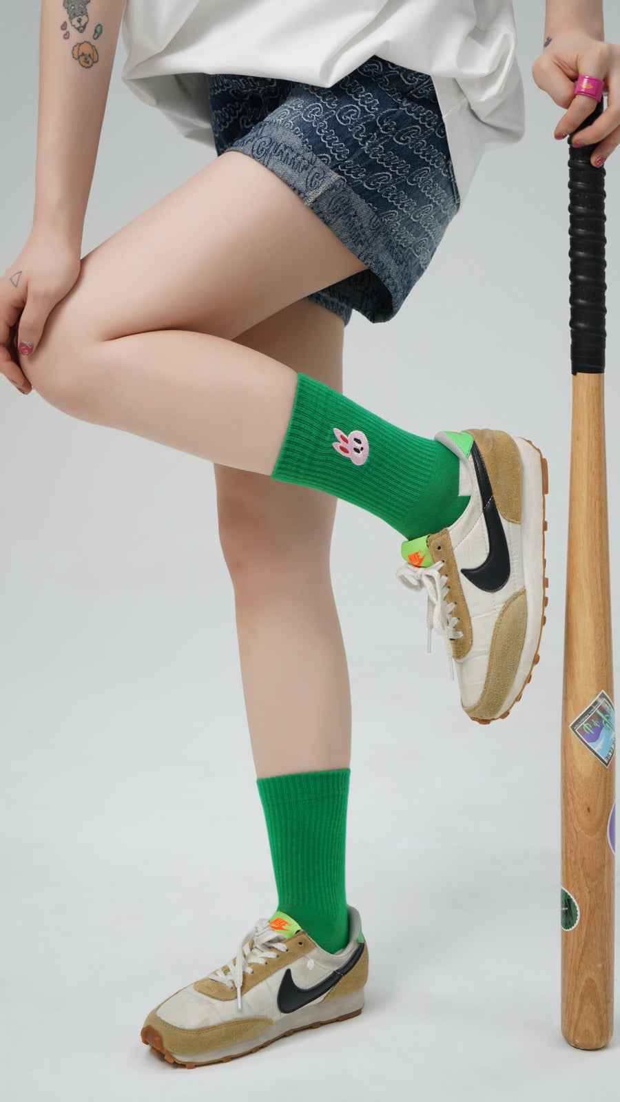 CHUU Rabbit Logo High Socks