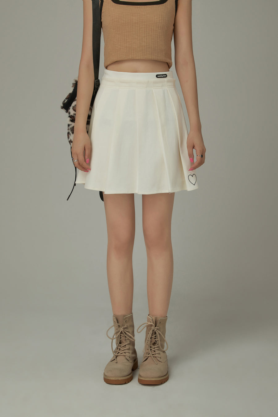 CHUU Heart Detail Pleated Mini Skirt