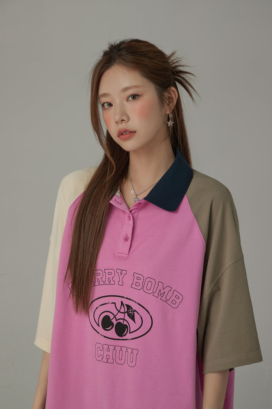 CHUU Cherry Bomb Contrast Raglan Loose Fit T-Shirt