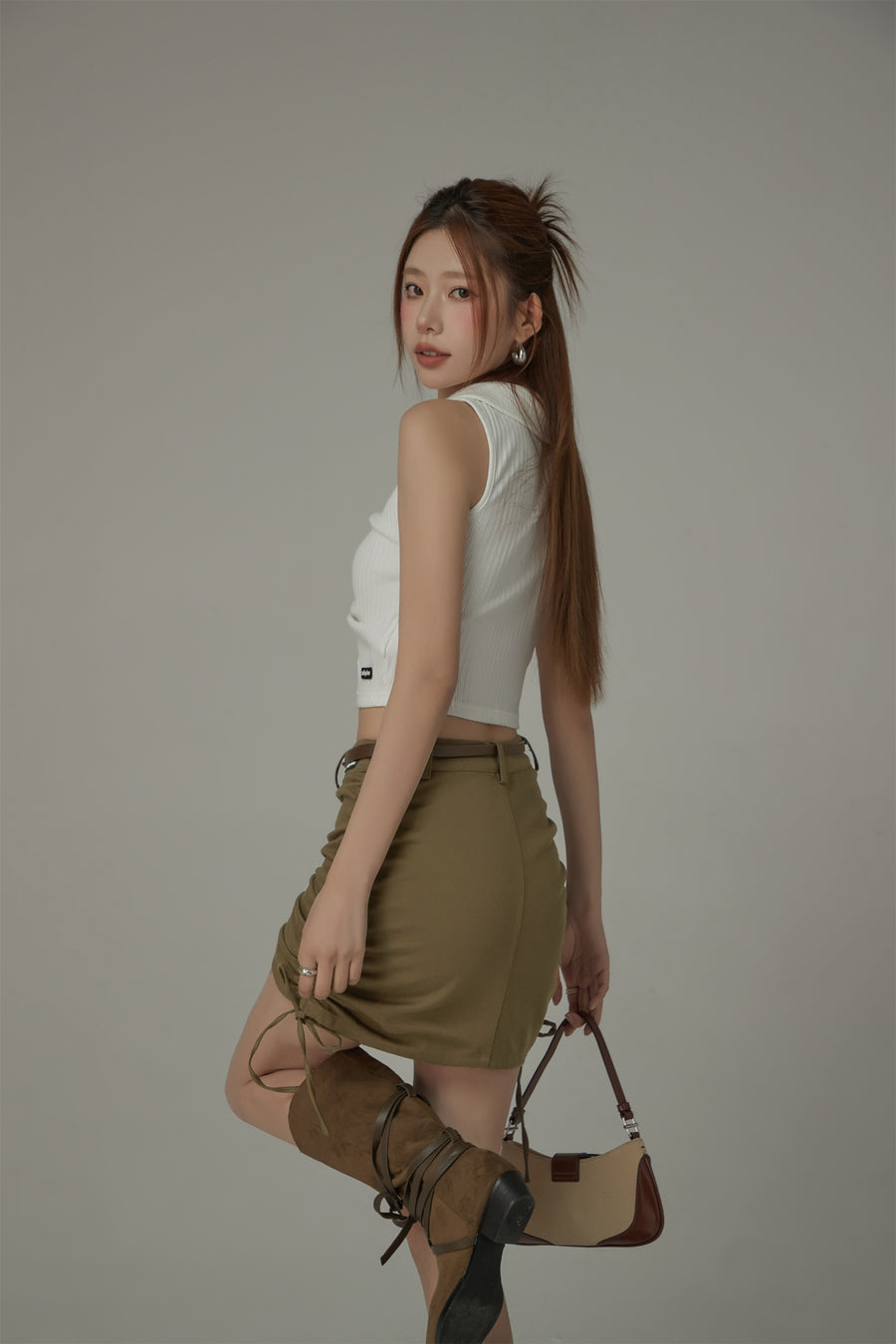 CHUU Shirred Button Color Sleeveless Crop Top