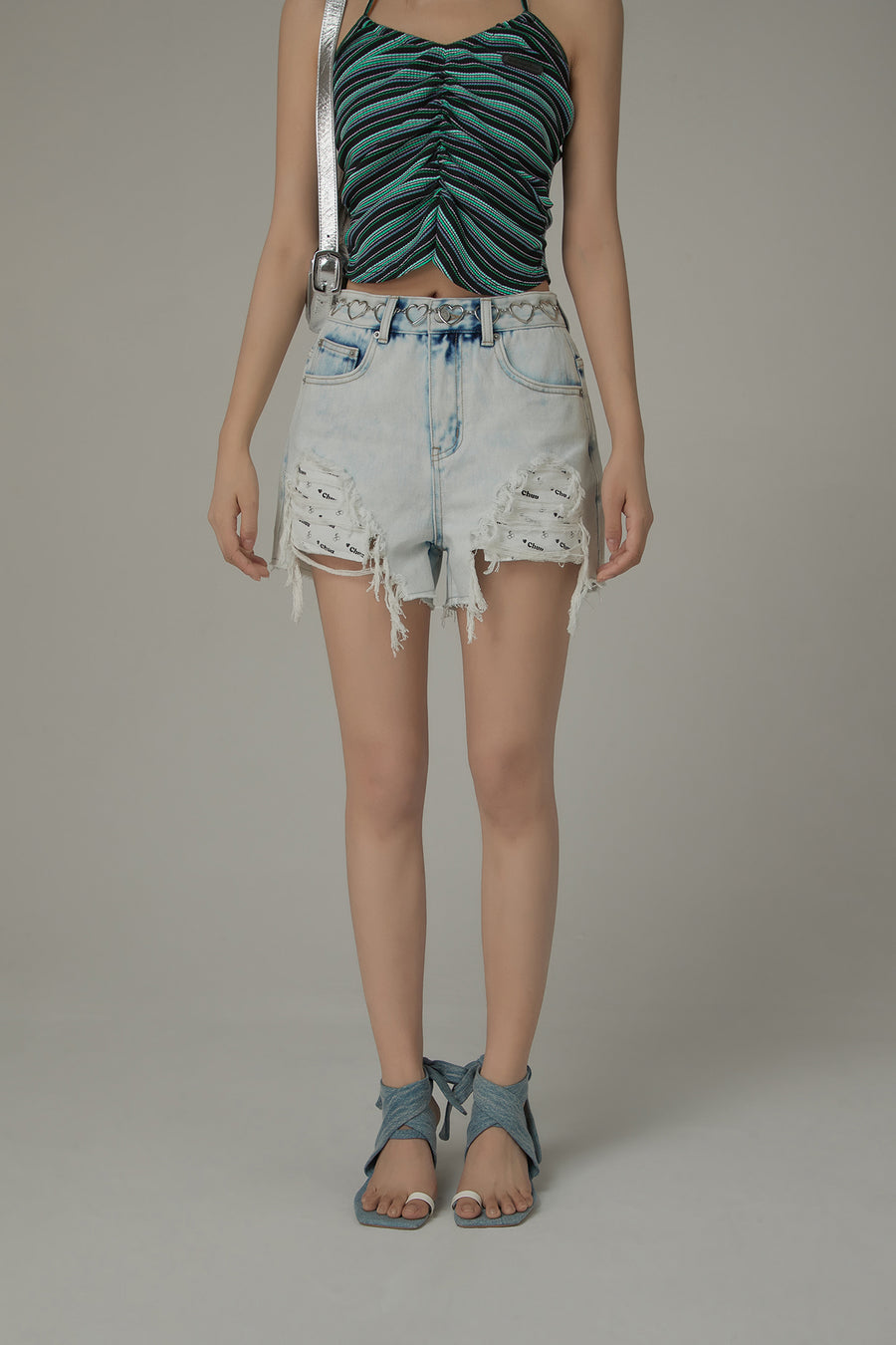 CHUU Exposed Logo Pocket Liner Distressed Denim Shorts