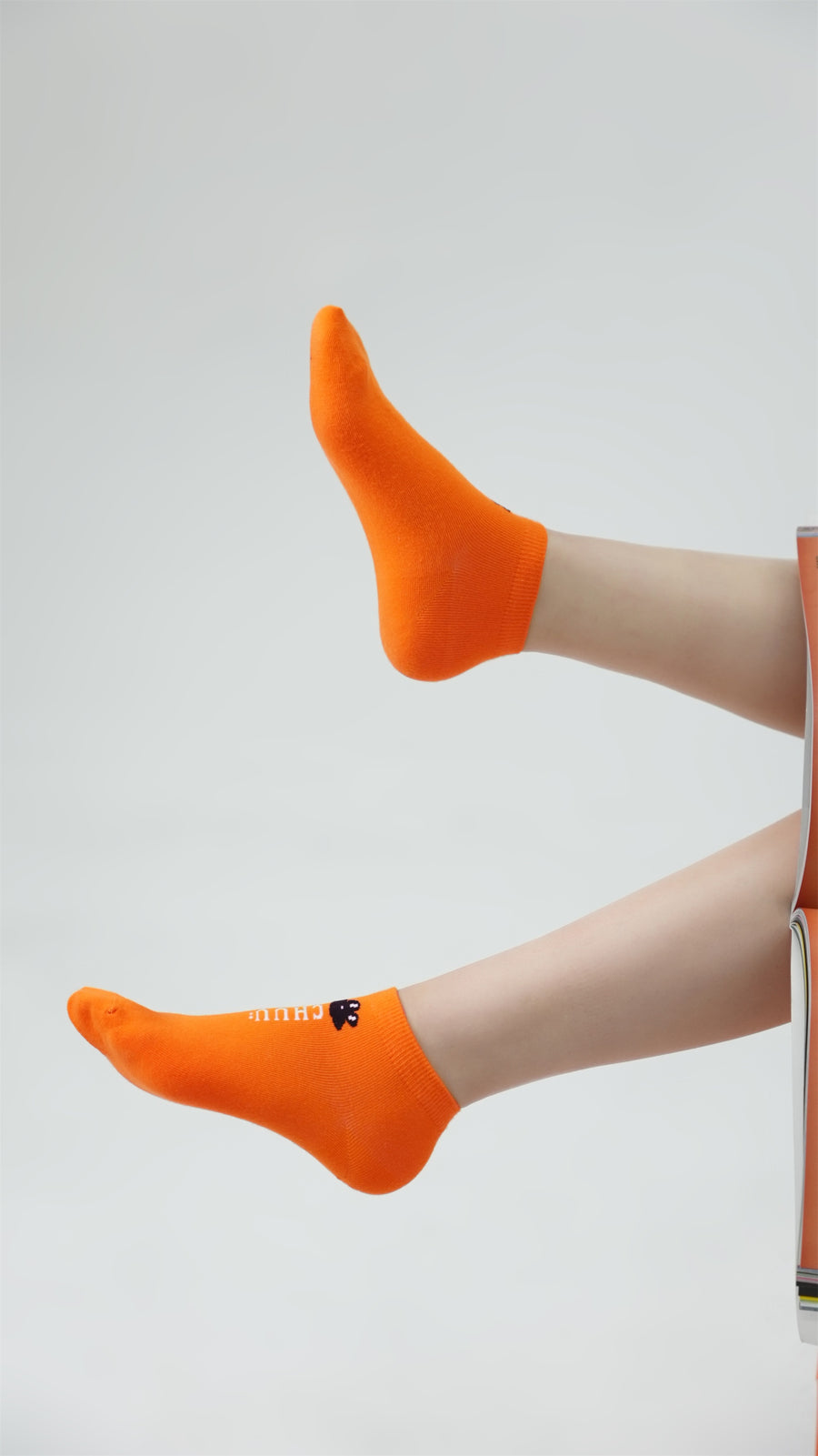 CHUU Chuu Lettering Colored Ankle Socks