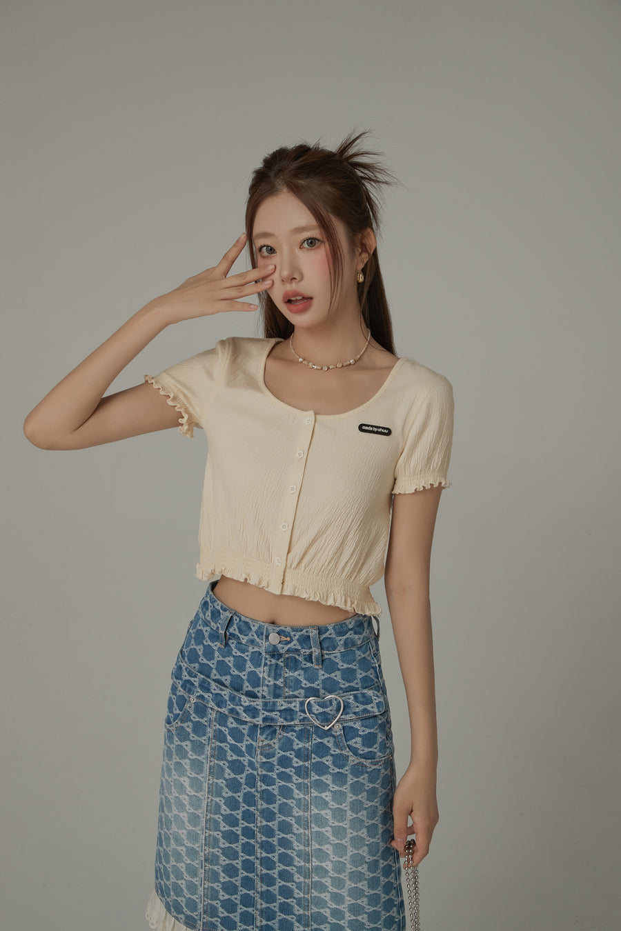 CHUU U Neck Ruffle Button Cardigan Crop Top