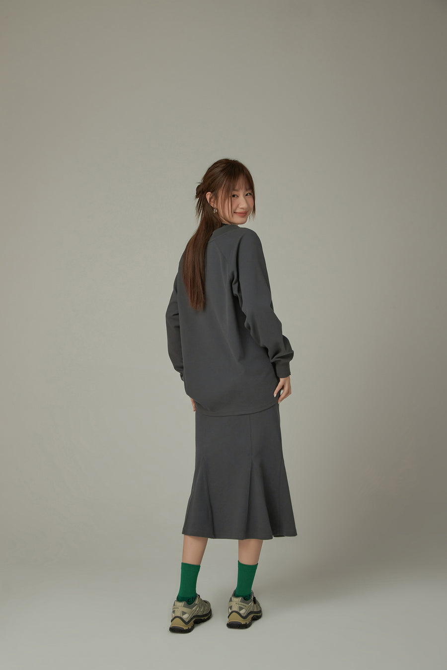 CHUU Maxi V-Neck Loose Fit Sweatshirt