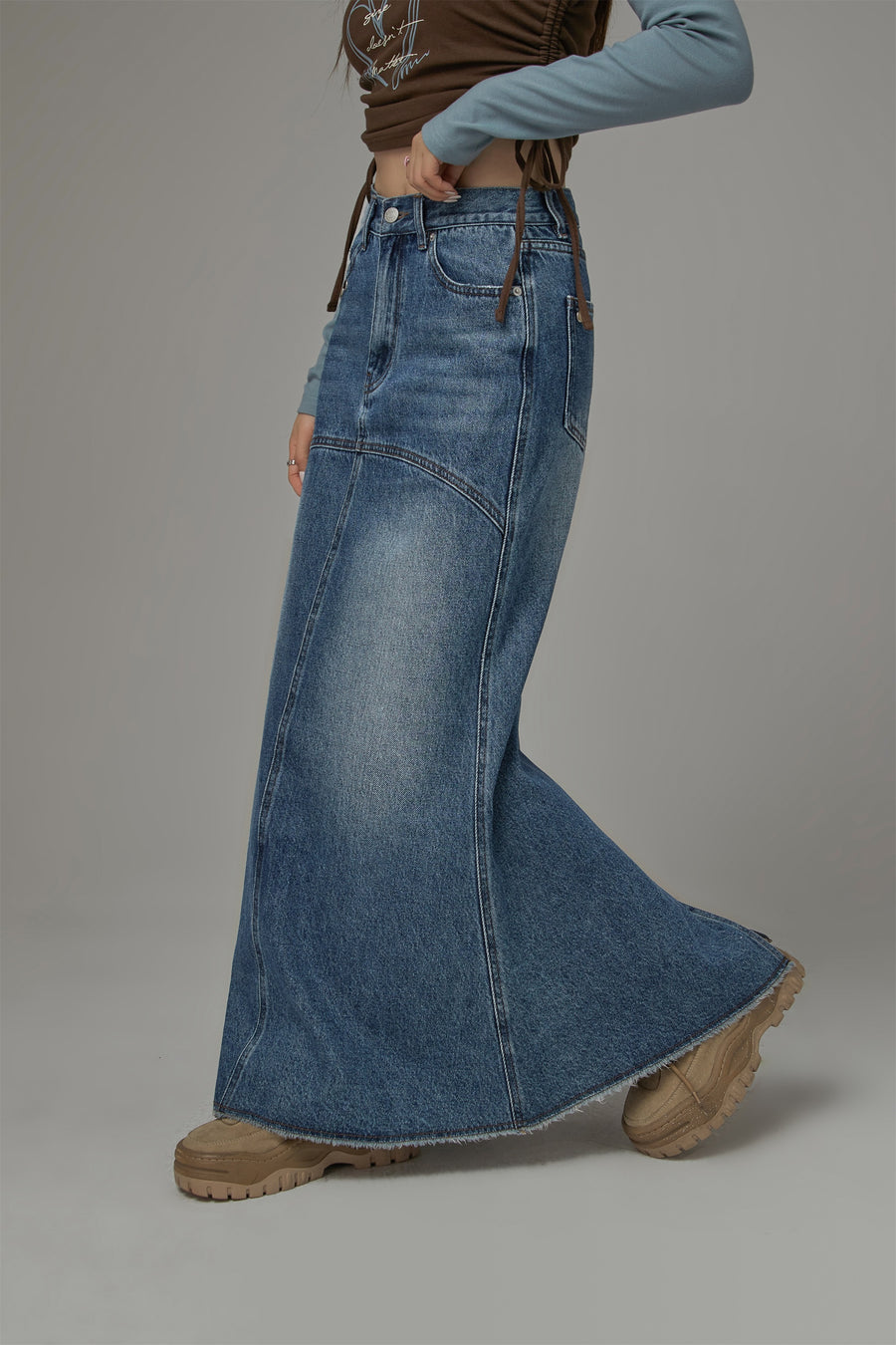 CHUU Slit Denim Long Skirt