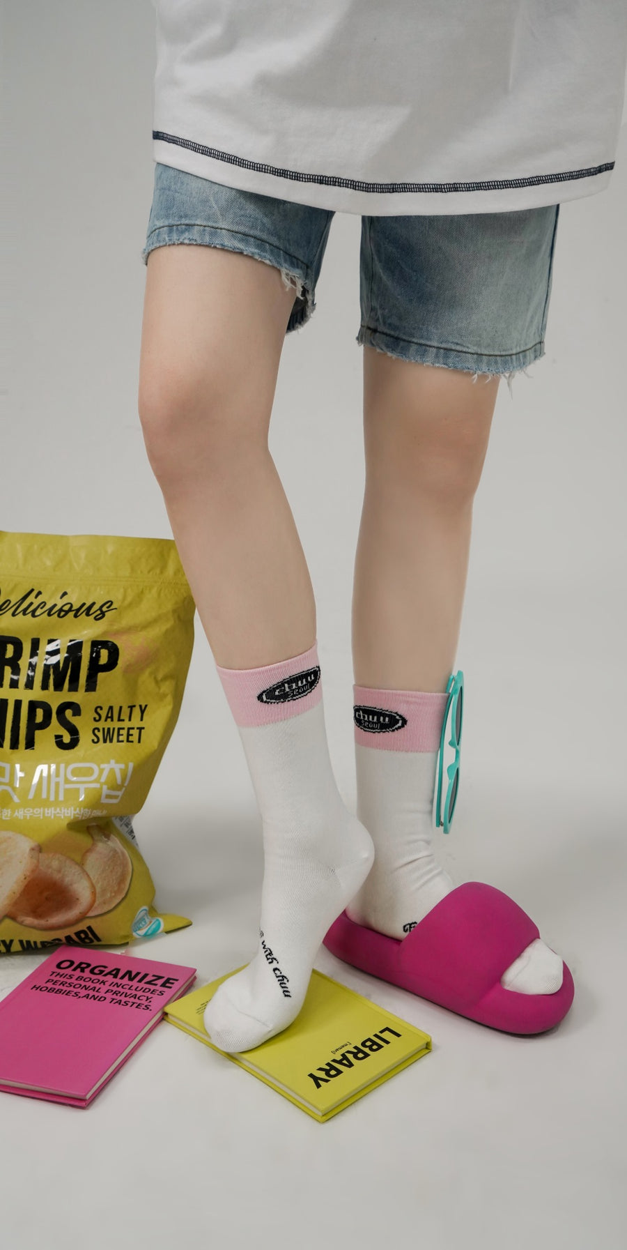 CHUU Chuu Lettering Color Band High Socks